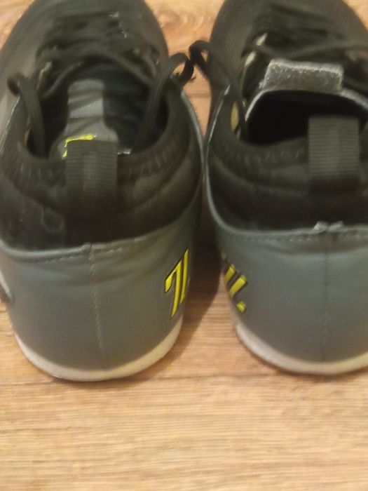 Кроссовка залник 36 размер