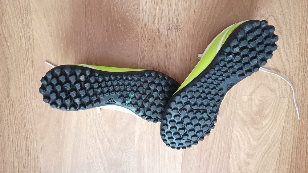 Vând ghete fotbal adidas mărime 37 1/3