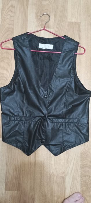 Жилетка безрукавка экокожа