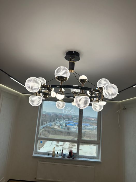 Продам новую люстру