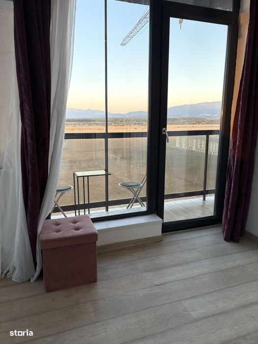 Apartament modern de 3 camere cu balcon și priveliște către munti