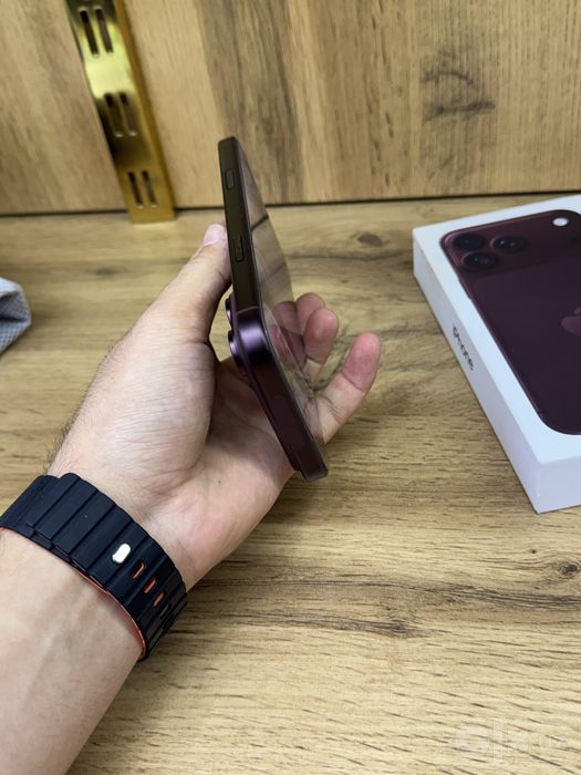 18 pro Max 256 gb LL/A sotiladi