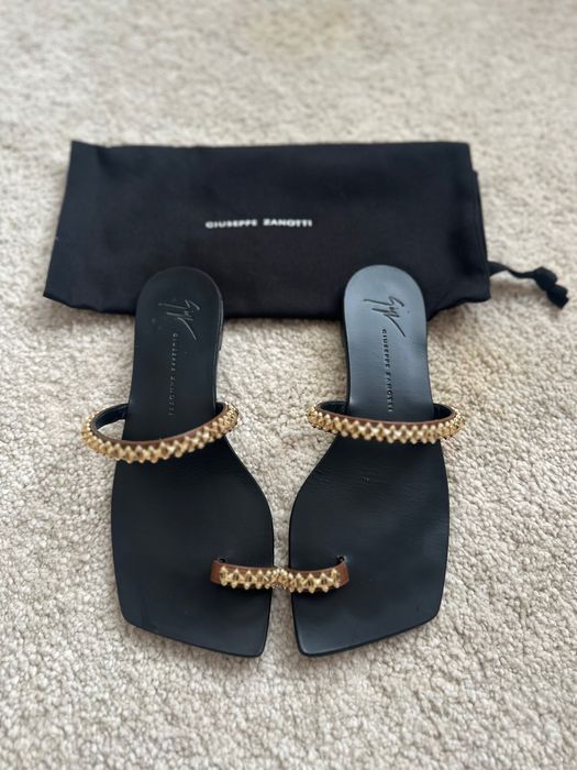 Vând sandale Giuseppe Zanotti