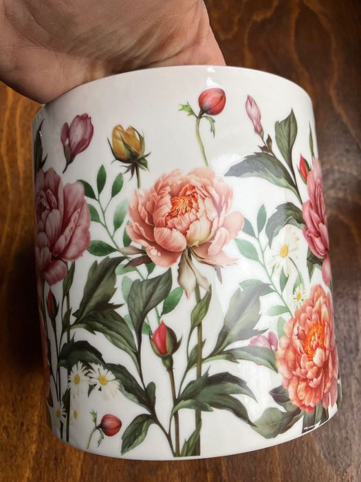 Керамична кашпа / саксия, флорална - божури, солидна изработка, НОВА