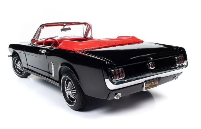 Macheta auto Ford Mustang Convertible (1964.5) 1:18 AutoWorld
