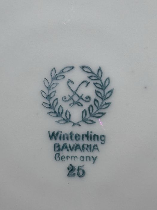 Красива порцеланова чиния