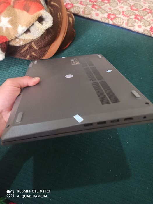 Lenovo notebook sotiladi yangiday turibdi