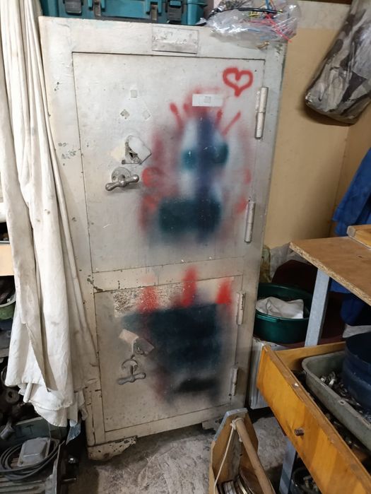 Продам сейф 2 шт