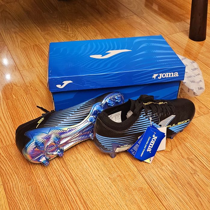 Adidași de fotbal cu crampoane si fara, trei perechi marimea 37, 38 (24,5cm)