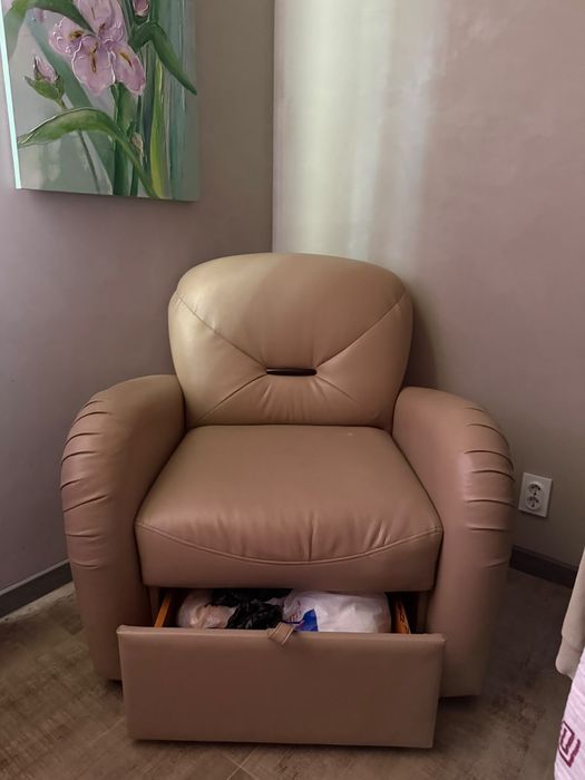 Продается Кожанный диван с креслом