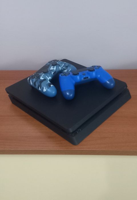 Ps4 slim 500GB + 2 Джойстика + 6 игри