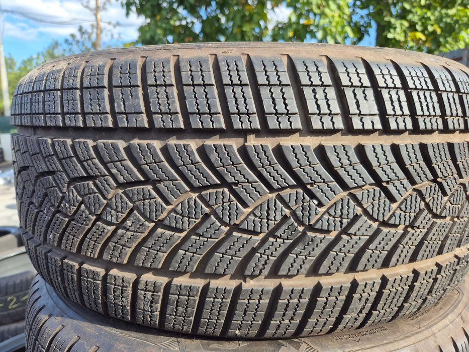 2 Anvelope de IARNA - 245/45/18 100H - GoodYear Ultra Grip Performance + * OEM BMW - CA NOI - DOT 2023 !
