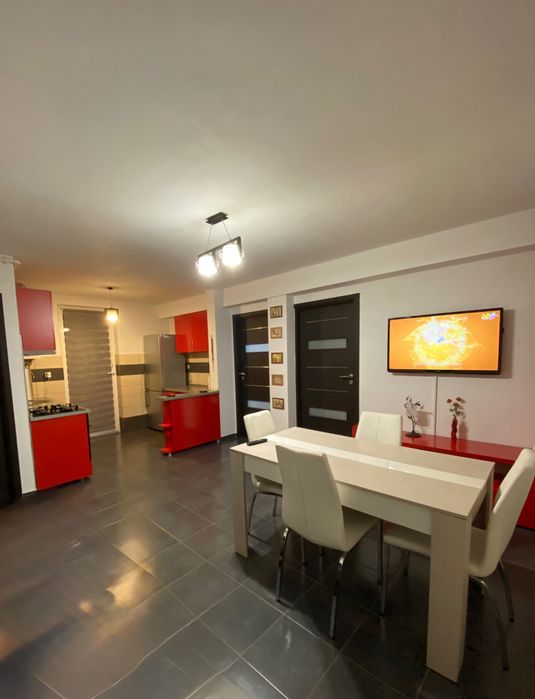 Închiriez apartament 3 camere zonă Bună Ziua