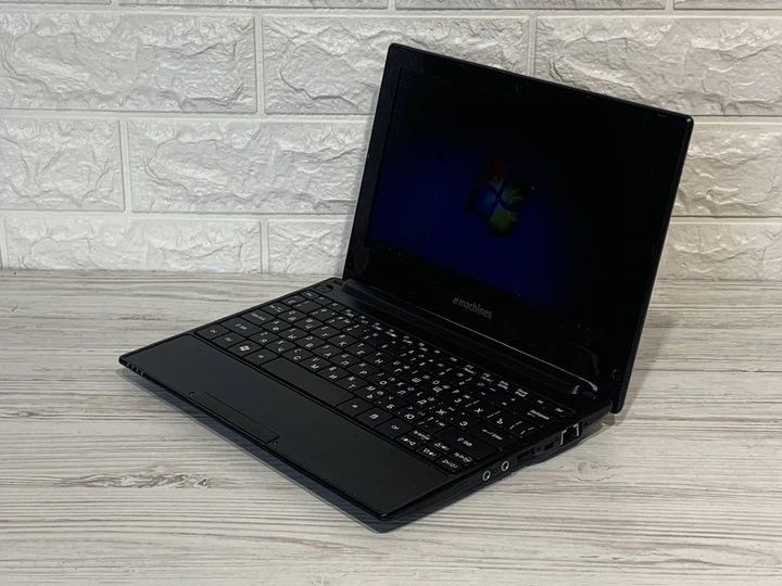 Ноут emachines em 355