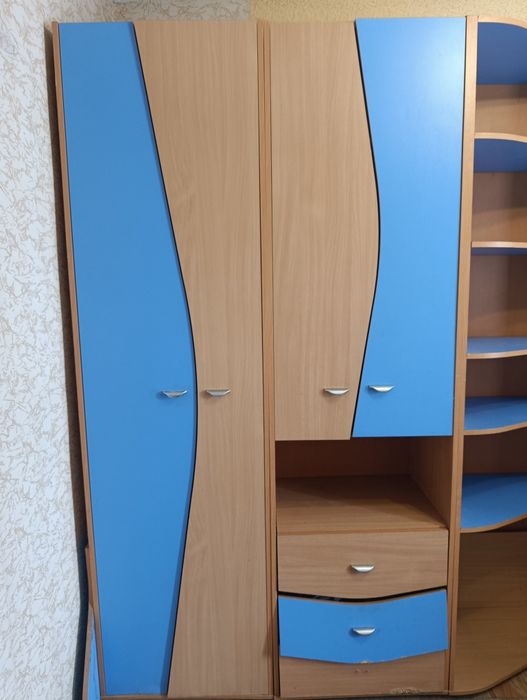 Большой шкаф для спальной