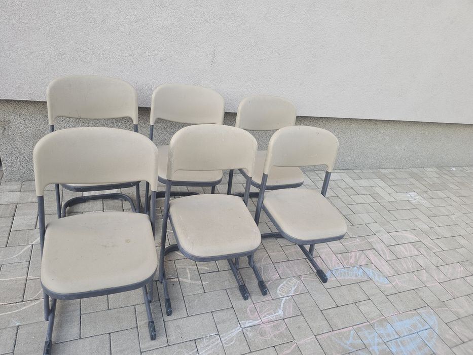 Vand scaune foarte rezistente 20 ron buc