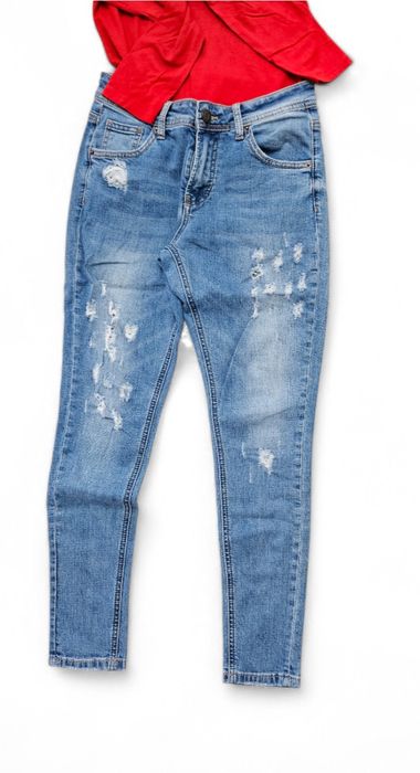 Blugi  dama stil mom fit cu rupturi, marimea S /36