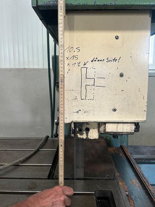 fierăstrău vertical AMADA