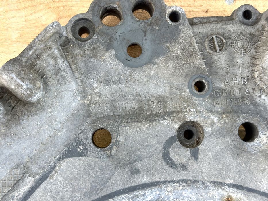 Капак двигател AUDI 3.0TFSI 06E103173