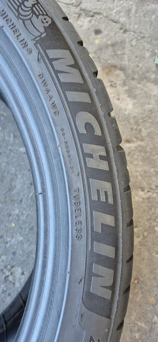 4 anvelope vara Michelin,fata 245/40/19,spate 275/35/19.Pretul este pe bucata