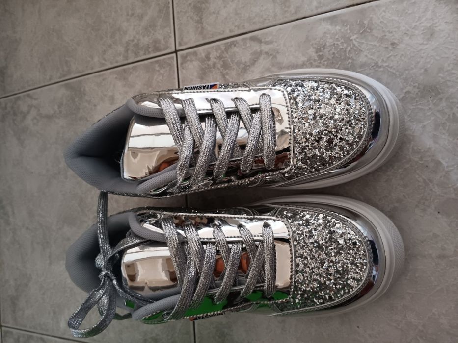 Дамски сребърни маратонки