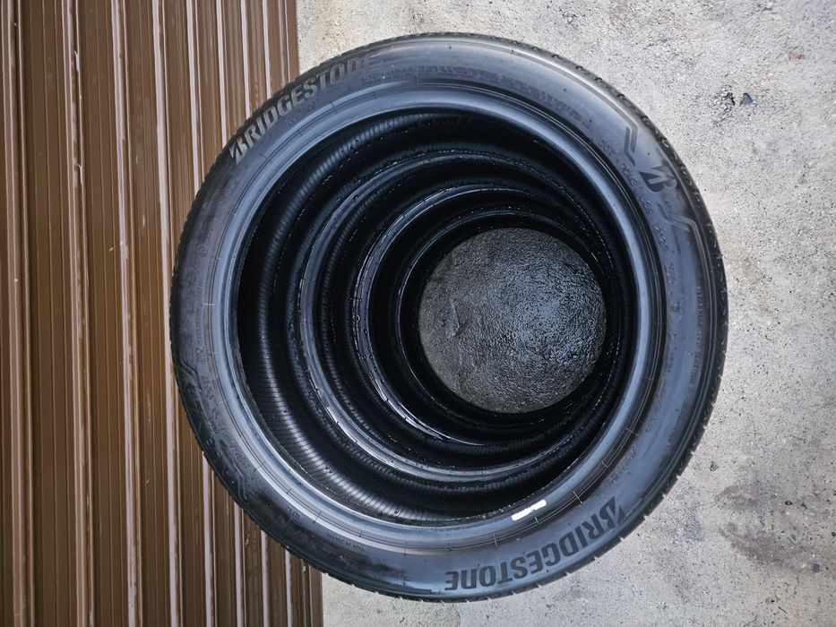 Bridgestone Alenza 235 45 20 летни гуми 23 дот