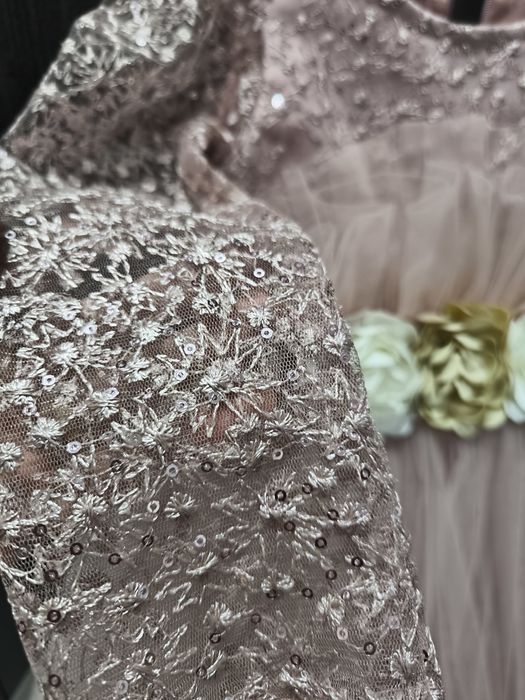 Продам платье нарядное, 10000т