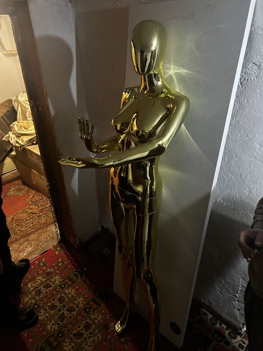 Продам золотистую манекен