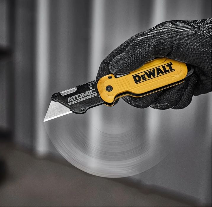 Нож Dewalt atomic
