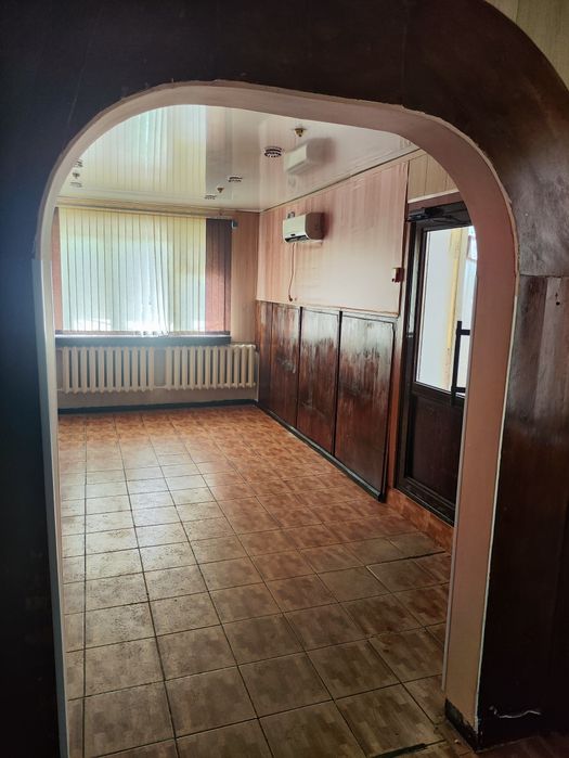 Продам коммерческое помещение в центре.