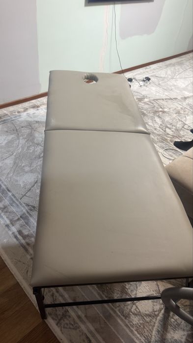 Продам кушетку срочно