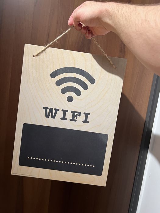 Urechi Mickey mouse si placa Wi-Fi parola
