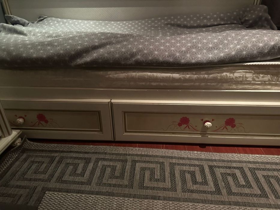 Кровать  детскую для девочки