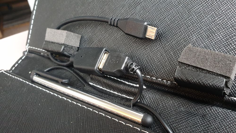 Husa cu tastatura pt tableta 8 inch