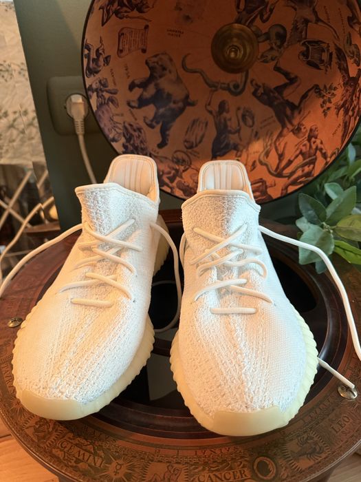 adidas YEEZY boost 350 v2 triple white