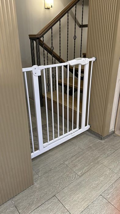 Барьер-калитка на лестницу