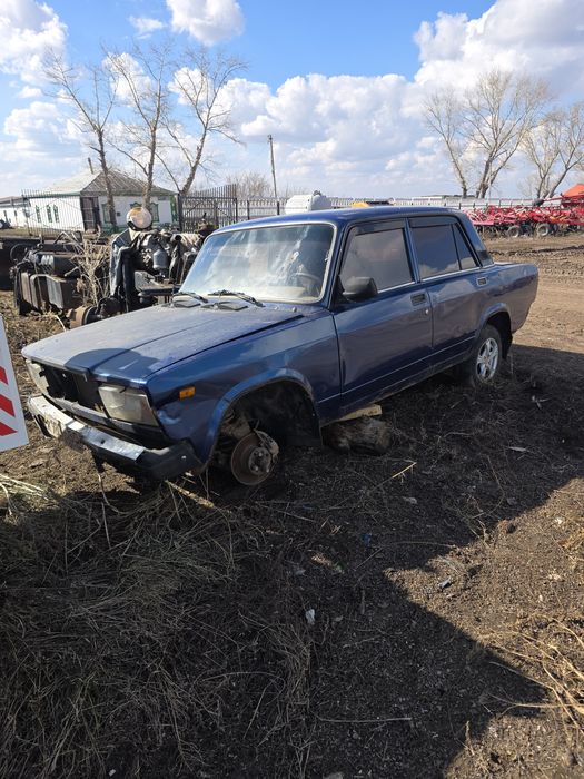 Продам Ваз 2107 на запчасти