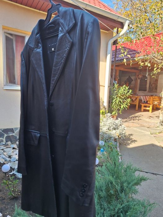 Vând haina de piele