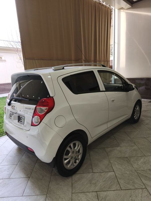 Спарк Автомат 2018 Арендага берилди краскаси петно бор.