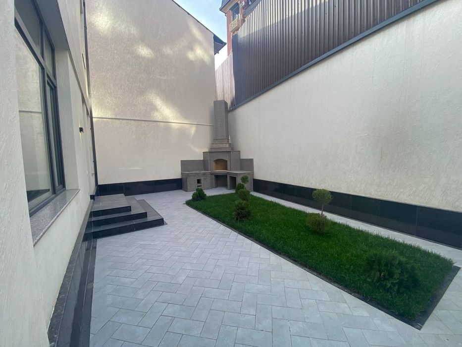 Улица. Асака / Парк Тельмана площадь 2.5 соток евро ремонт 5 комнат