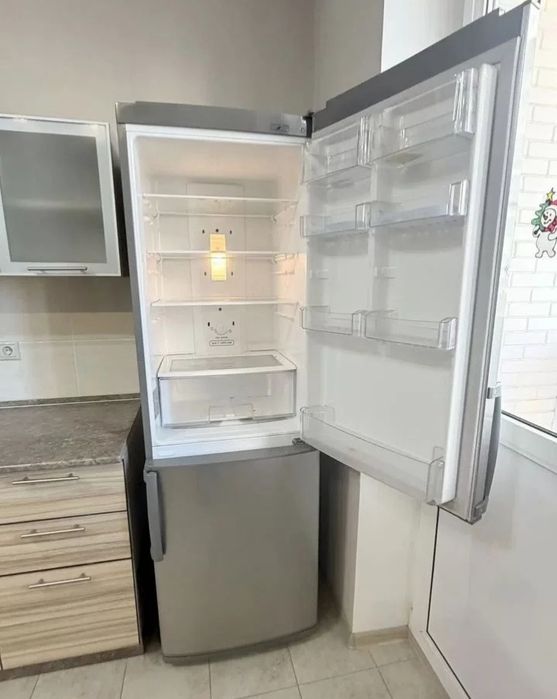 Продам холодильник LG