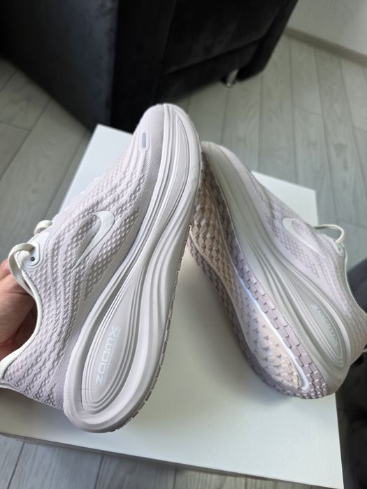 Nike Vomero Plus – 42 EU | Design modern | Noi