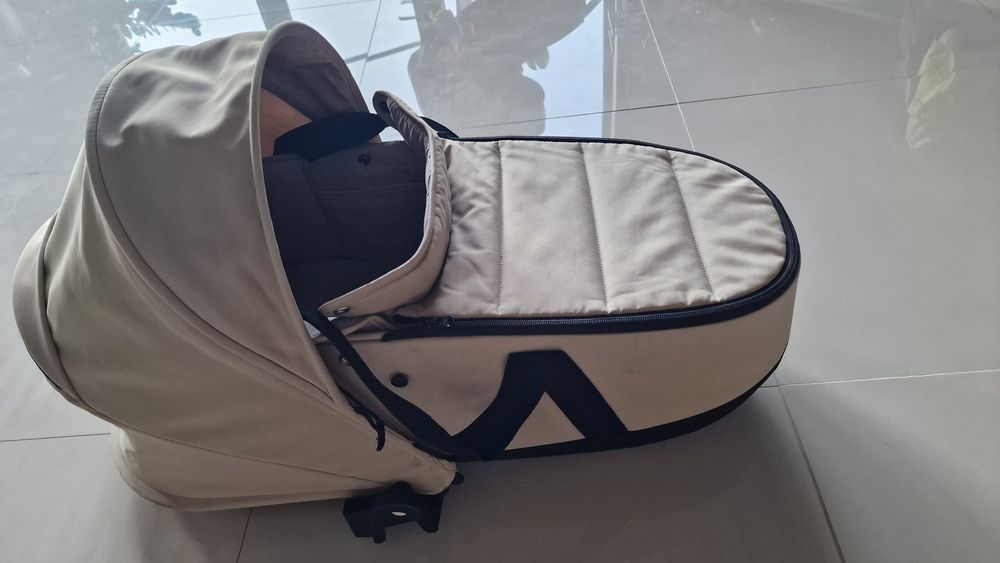 Vând landou pentru carut yoyo , stare impecabila