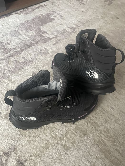 Vand ghete dama The North Face 39,5 marime noi , originale