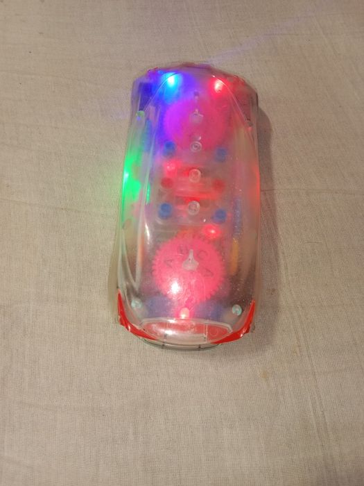 Продам машинку на батарейках.