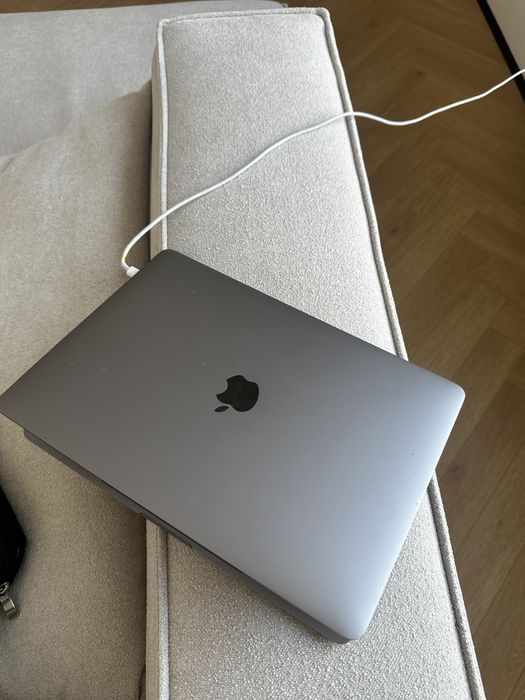 Продам Макбук Про 13