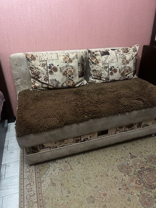 Отдам маленький диван б/у