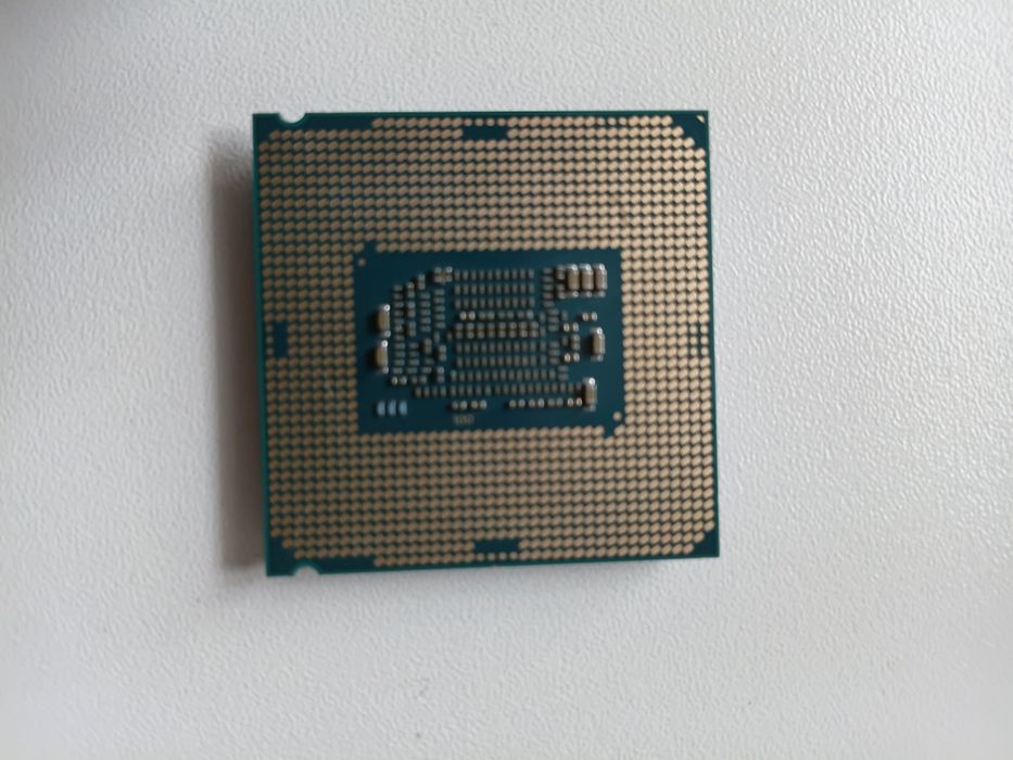 Процессор Intel Core i3 8100 в рабочем состоянии