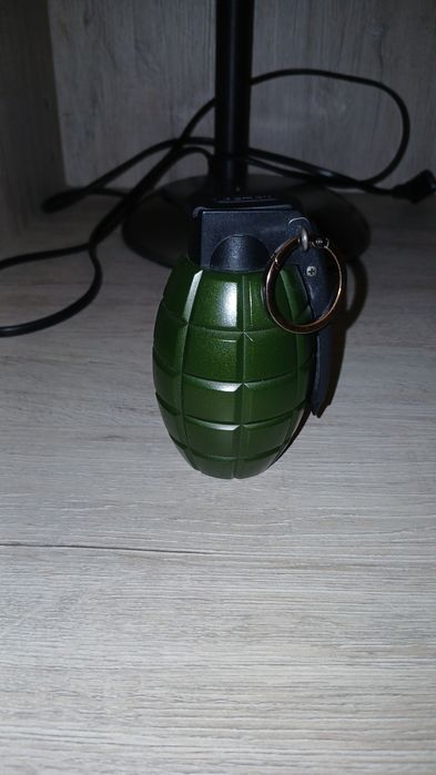 Продаю павербанк граната