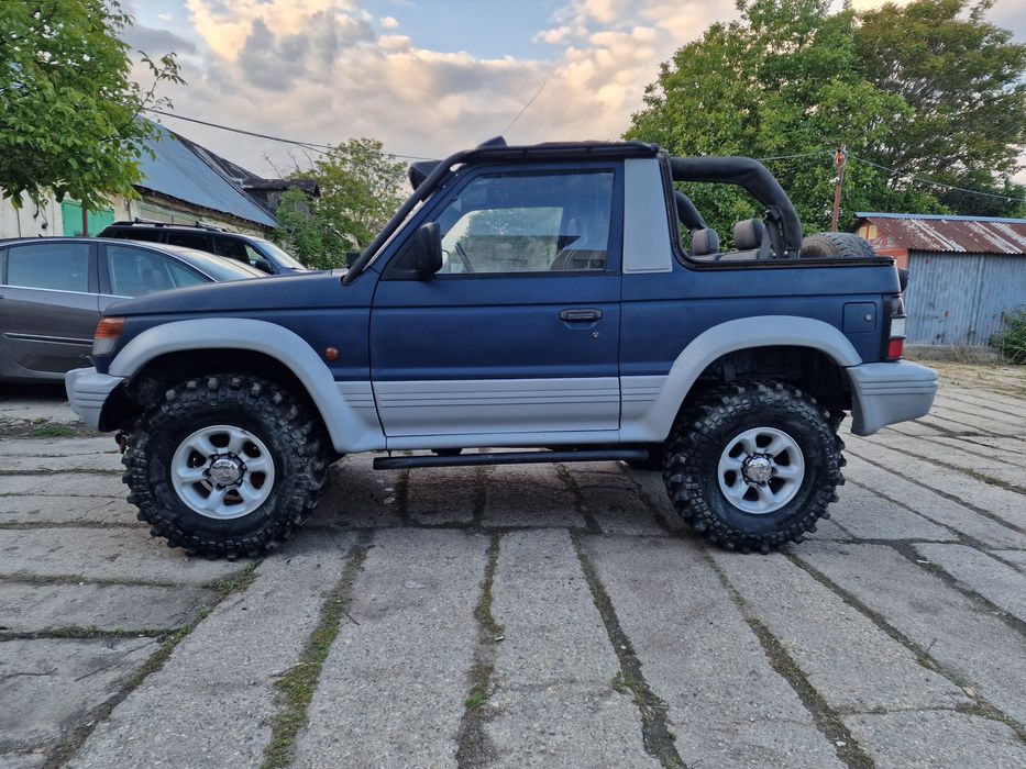 Mitsubishi pajero cabrio MK2